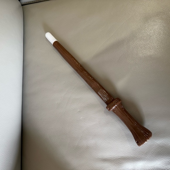 Warner Bros. Gryffindor Kids Costume - Black and Red - Picture 4 of 4